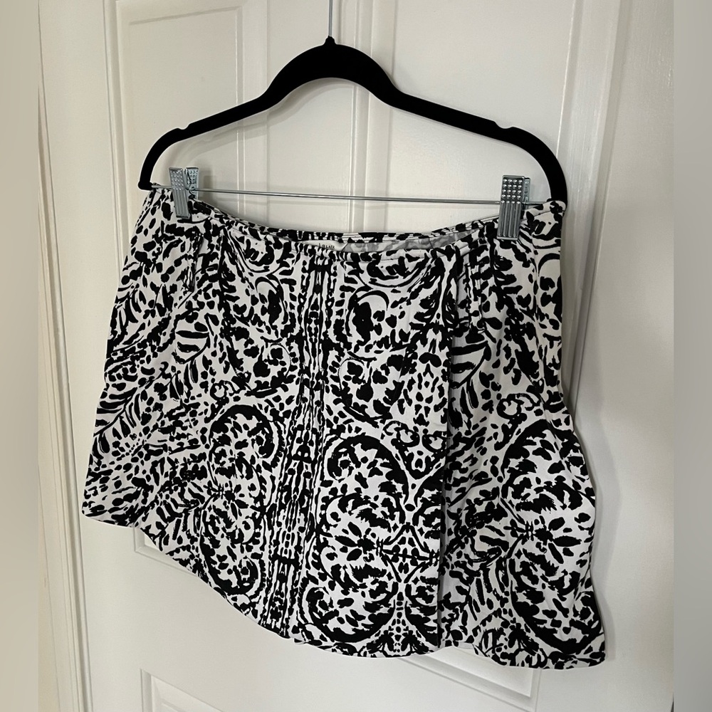 White House Black Market Skort Size 14